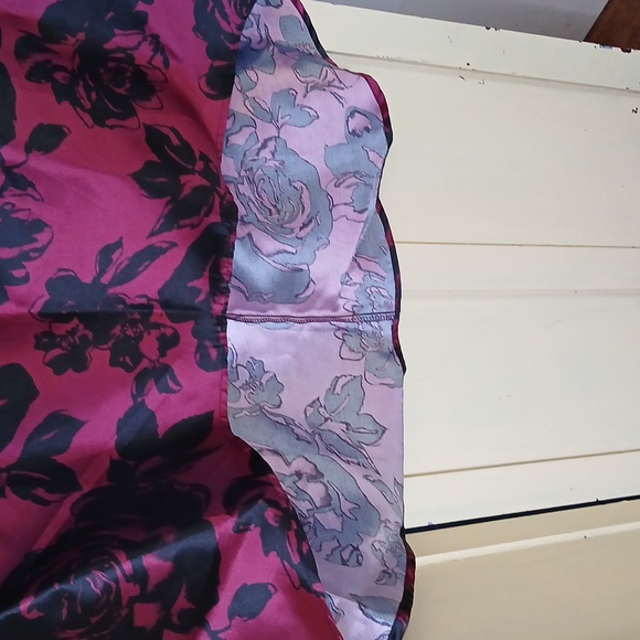 Medium Maurices Woman's Flowery Black and Magenta Skirt - Picture 8 of 9